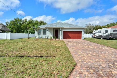 5290 Conley Dr, Fort Pierce, FL 34986-2720