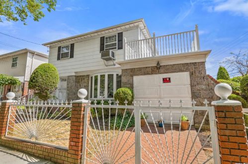 149-55 259th St, Jamaica, NY 11422-2917