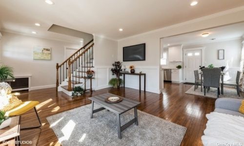 1805 Grant Ave, Seaford NY  11783-2318 exterior