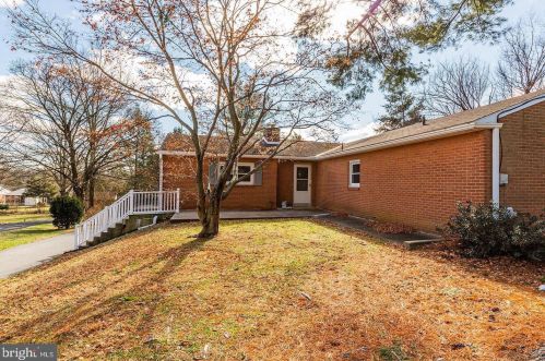 130 Delp Rd, Lancaster PA  17601-3906 exterior