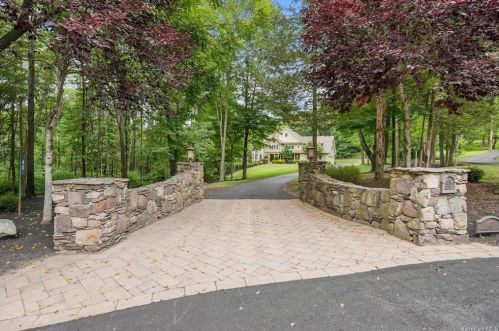 40 Warwick Lake Pkwy, Warwick, NY 10990-2578