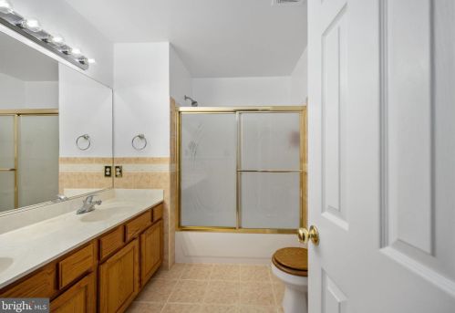 15581 Andover Heights Dr, Woodbridge VA  22193-1071 exterior