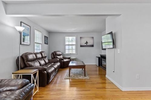 52 Canfield Ave, Warwick RI  02889-8802 exterior