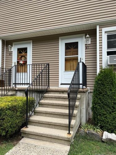 81 River St, New Canaan CT  06840-4232 exterior
