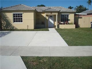 14725 82nd Ter, Miami, FL 33193-1559