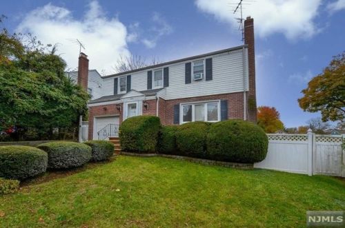 544 Oritani Pl, Teaneck NJ  07666-1638 exterior
