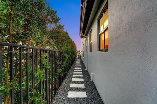 8297 28th St, Hollywood FL  33024-3187 exterior