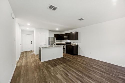 2208 Sayle St, Greenville TX  75401-3138 exterior