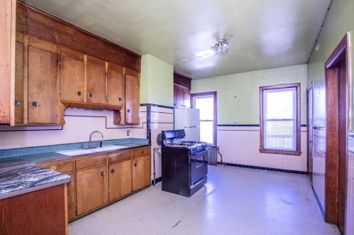 184 Chelsea St, Boston MA exterior