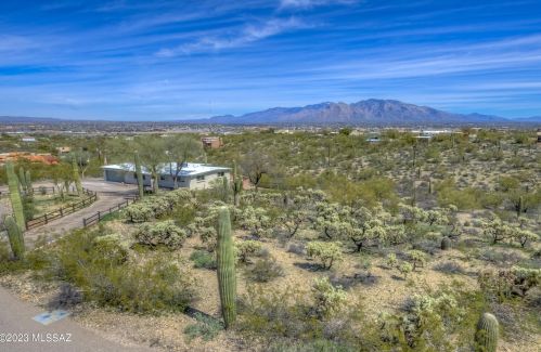 5910 Jimson Ln, Tucson, AZ 85743-9610