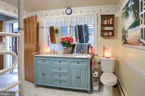 40 Center Dr, Camp Hill PA  17011-7608 exterior