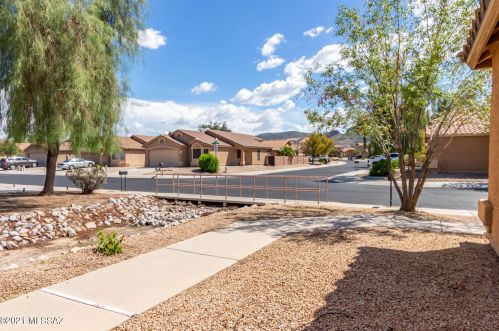 7992 Star Catcher Dr, Tucson, AZ 85743-1503