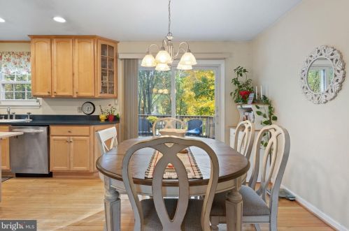 16309 Poplar Hill Rd, Haymarket VA  20169-2101 exterior