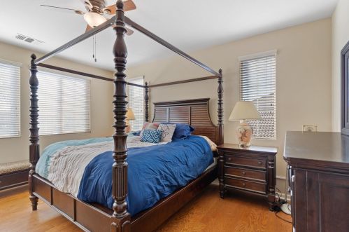 9872 Winkle Cir, Elk Grove CA  95757-6276 exterior