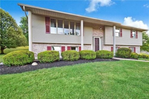 3960 Shirley Dr, Schnecksville, PA 18078-2642