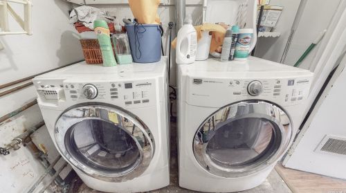 947 Montauk Ave, Islip Terrace NY  11752-1206 exterior