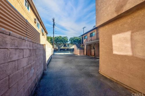 6827 Radford Ave, North Hollywood CA  91607-1323 exterior