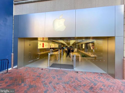 12158 Chancery Sta Cir, Herndon VA 20190-5803 exterior