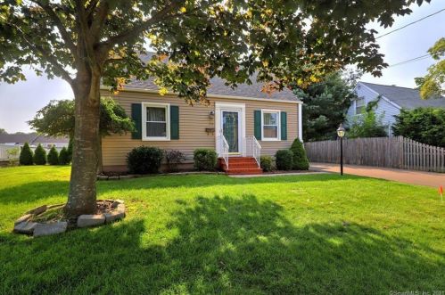 114 Shawmut Ave, North Haven, CT 06473-2628