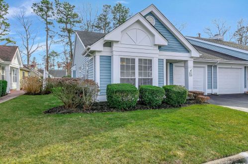 4 Orient Ct, Panamoka, NY 11961-1632