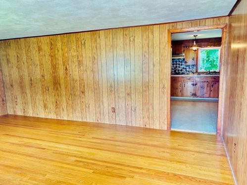 90 Briggs Ln, Tiverton RI  02878-2406 exterior