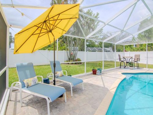 10730 Oakhaven Dr, Pinellas Park FL  33782-2511 exterior