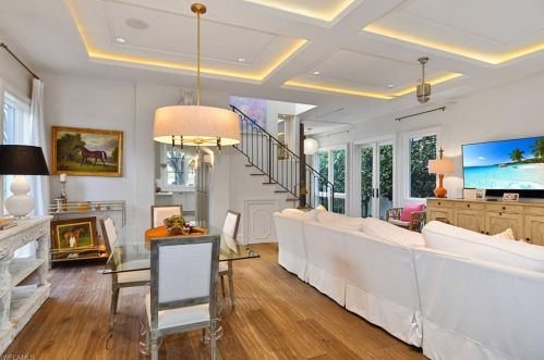 62 6th St, Naples FL  34102-0060 exterior