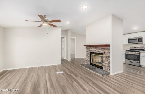 7140 Carless Ln, Tucson, AZ 85743-8998