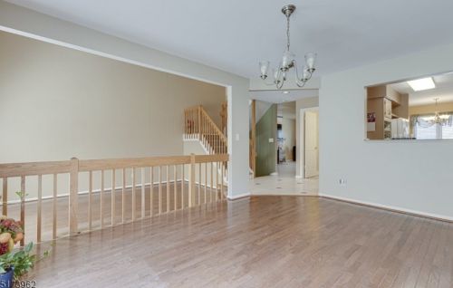 61 Woodland Dr, West Paterson NJ  07424-3707 exterior