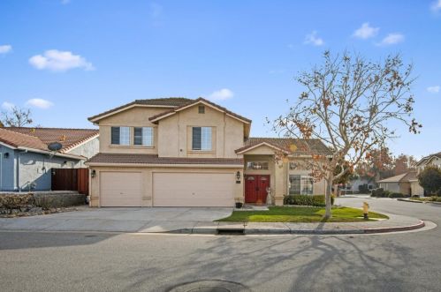 1201 Hemlock Ct, Hollister, CA 95023-7529