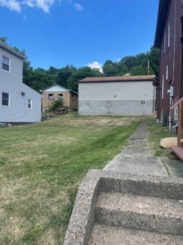 1704 Beaver Rd, Ambridge, PA 15003-1923