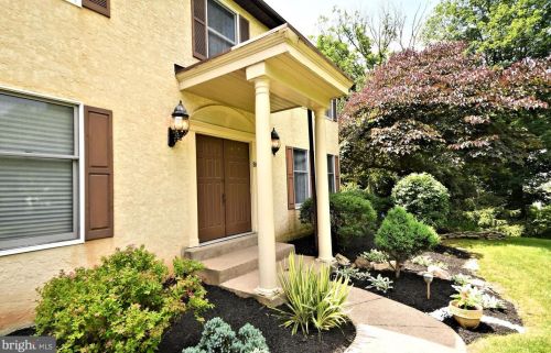 86 Wood Dr, Southampton PA  18966-2214 exterior