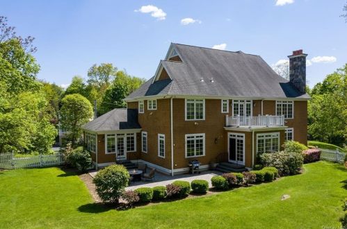 54 Buckout Rd, White Plains NY  10604-1503 exterior