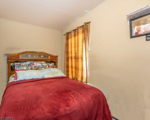 235 8th Ave, Roselle NJ  07203-2033 exterior