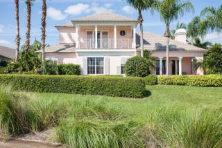 702 Grove Pl, Vero Beach, FL 32963-9500
