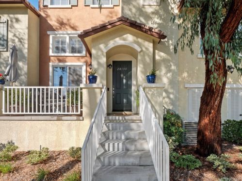 28133 Ashbrook Ln, Santa Clarita, CA 91354-1116