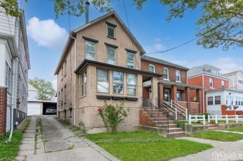 552 Neville St, Perth Amboy, NJ 08861-3010
