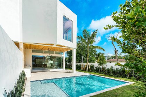 724 Lake Ave, Delray Beach FL  33483-5928 exterior