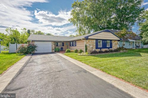 43 Harwick Ln, Willingboro, NJ 08046-1826