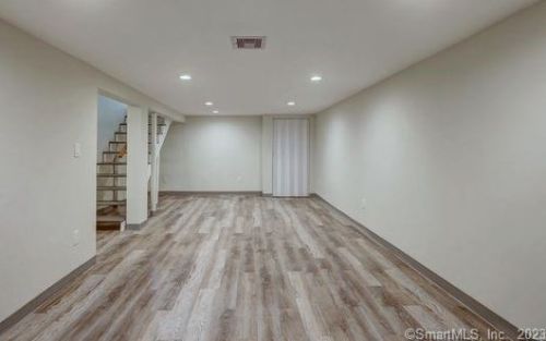 242 Meadowside Rd, Milford CT  06460-4528 exterior