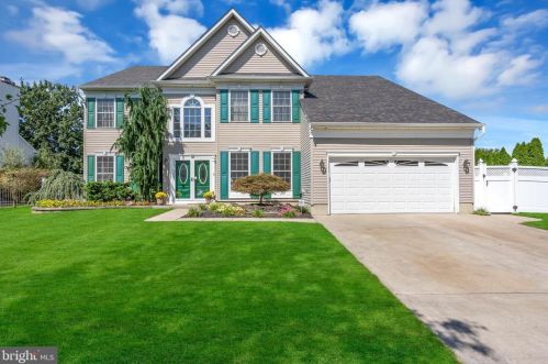 13 Forest View Dr, Berkeley Township, NJ 08721-2452