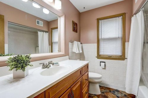 523 112, Milwaukee WI 53226-4132 exterior