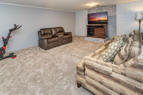 950 22nd Ave, Saint Paul, MN 55112-6627
