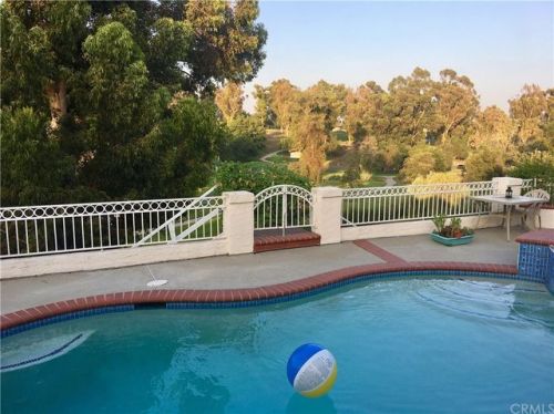 2225 Lark Ellen Dr, Fullerton, CA 92835-2211