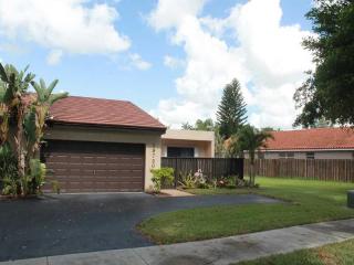 19720 Lake Dr, Hialeah, FL 33015-2222