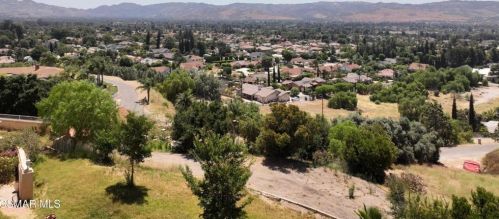 3192 Sycamore Dr, Simi Valley CA 93065-2703 exterior