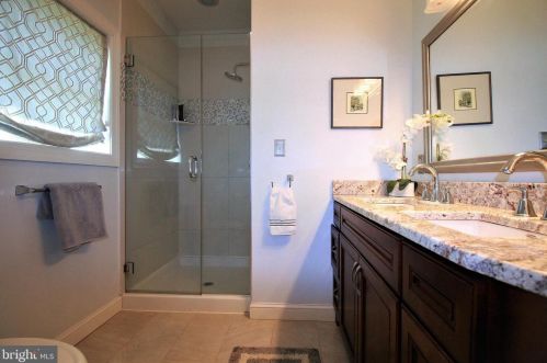 5 Middleton Dr, Trenton NJ exterior