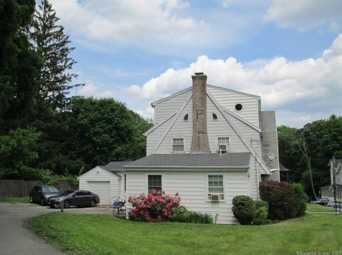 102 Ledgeside Ave, Waterbury, CT 06708-2708