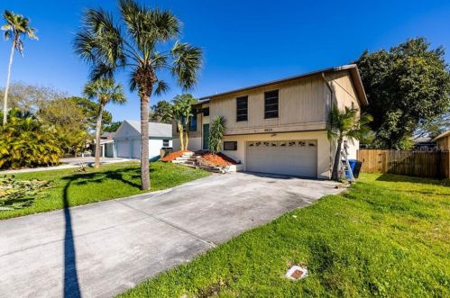 4630 Helena St, Saint Petersburg, FL 33703-4358