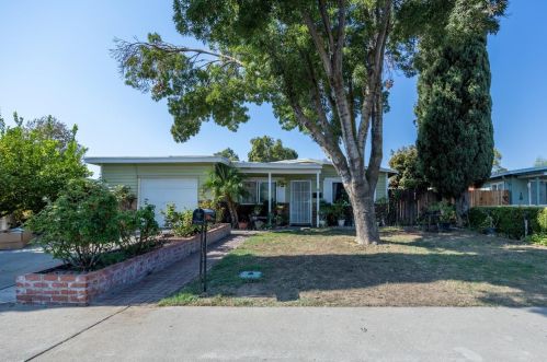 9 Ashley Ave, Woodland CA  95695-2509 exterior